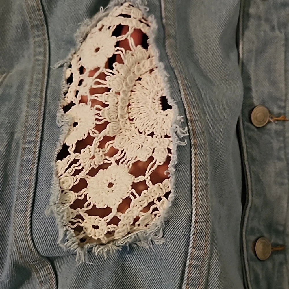 NWT Boohoo Plus jean jacket with lace Cut Outs Sz. 24